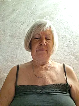 Snapshot of KlaudiaDarling chatting on June 27, 1:11 am KlaudiaDarling online show from June 27, 1:11 am