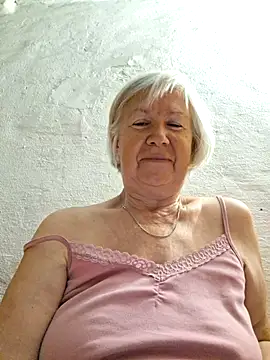 Snapshot of KlaudiaDarling chatting on June 30, 2:33 am KlaudiaDarling online show from June 30, 2:33 am