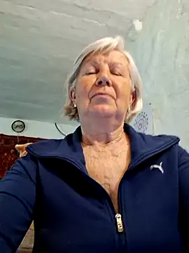 KlaudiaDarling online show from April 22, 2:35 pm
