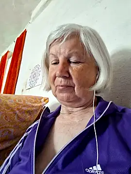 KlaudiaDarling online show from May 12, 10:43 am