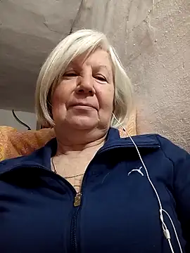 Snapshot of KlaudiaDarling chatting on February 22, 1:30 am KlaudiaDarling online show from February 22, 1:30 am