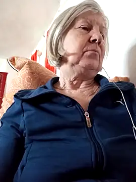 Snapshot of KlaudiaDarling chatting on February 27, 8:14 am KlaudiaDarling online show from February 27, 8:14 am