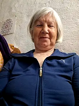 KlaudiaDarling online show from May 7, 8:34 pm