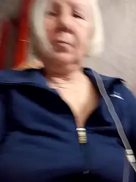 Snapshot of KlaudiaDarling chatting on February 28, 10:53 pm KlaudiaDarling online show from February 28, 10:53 pm