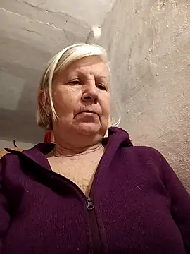 Snapshot of KlaudiaDarling chatting on February 18, 3:41 pm KlaudiaDarling online show from February 18, 3:41 pm