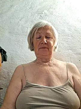 Snapshot of KlaudiaDarling chatting on June 15, 2:17 pm KlaudiaDarling online show from June 15, 2:17 pm