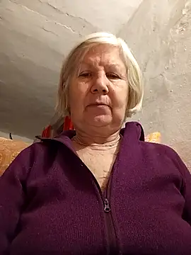 Snapshot of KlaudiaDarling chatting on February 8, 5:54 pm KlaudiaDarling online show from February 8, 5:54 pm