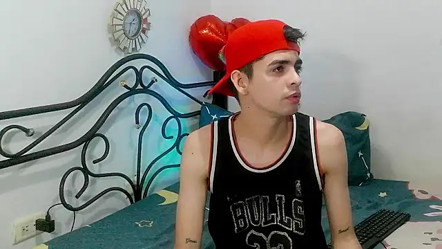 nico22love online show from February 28, 12:32 am