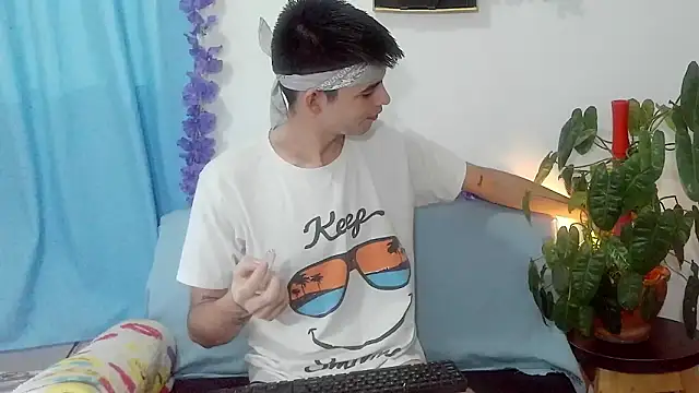 nico22love online show from February 20, 3:25 pm