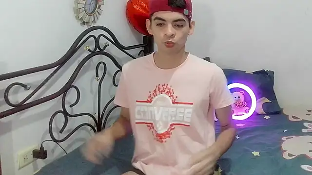 nico22love online show from February 26, 3:56 pm