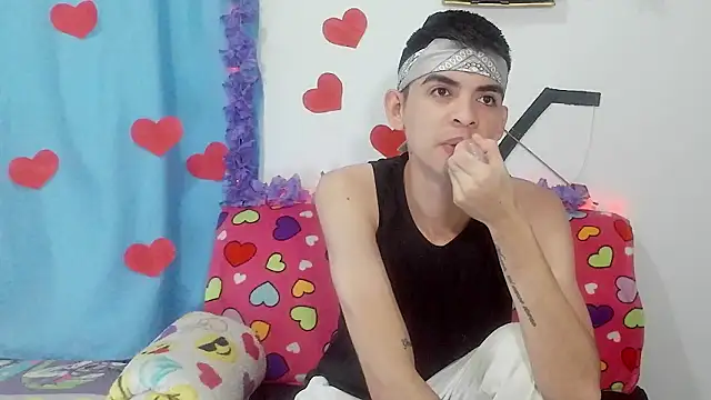 nico22love online show from February 15, 3:33 pm