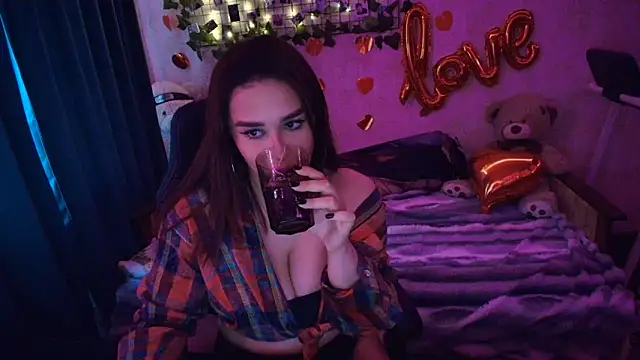 AlisiaRose online show from March 28, 3:29 am