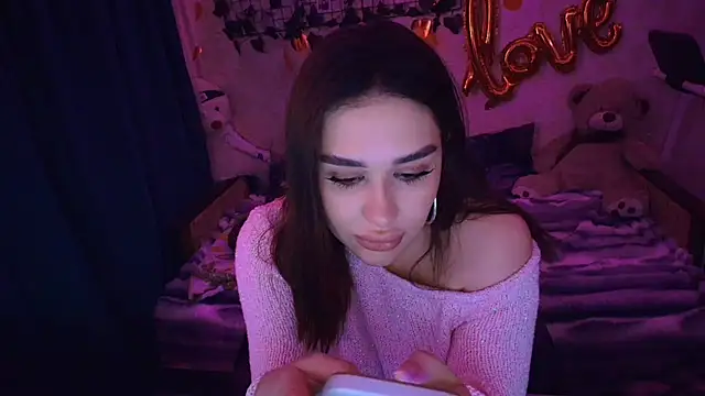 AlisiaRose online show from April 14, 10:26 pm