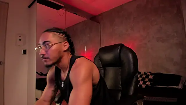 Snapshot of Maximo_Zahir chatting on January 15, 3:54 am Maximo Zahir online show from January 15, 3:54 am