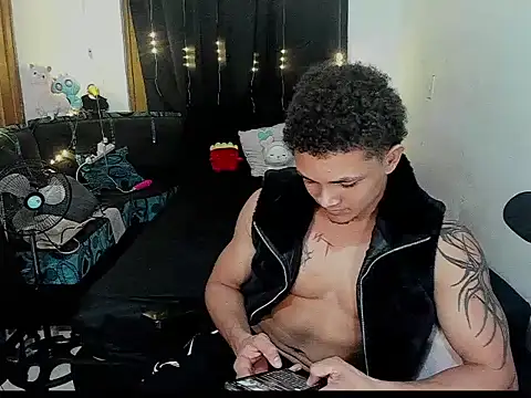 Snapshot of Dres4U chatting on February 21, 6:26 am Dres4U online show from February 21, 6:26 am