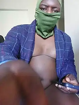 Snapshot of Bra-G chatting on July 4, 7:37 am Bra-G online show from July 4, 7:37 am