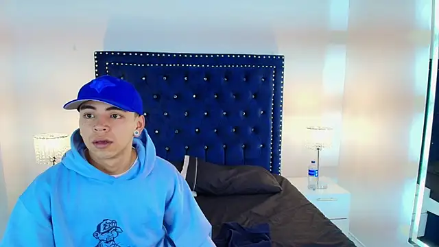 Jaden and sofia online show from April 19, 3:18 am