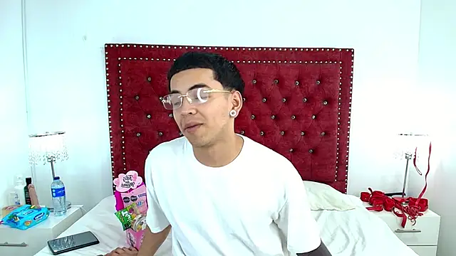 Jaden and sofia online show from May 12, 3:14 am