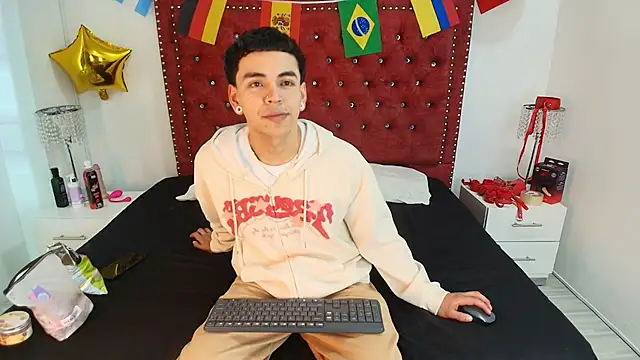 Jaden and sofia online show from July 9, 3:07 am