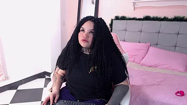 Abby Hiiltoon online show from January 8, 5:24 am