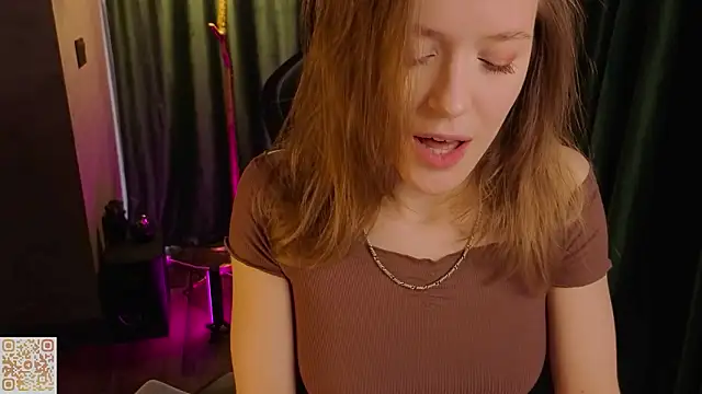 Snapshot of emmasday chatting on February 3, 10:09 am emmasday online show from February 3, 10:09 am