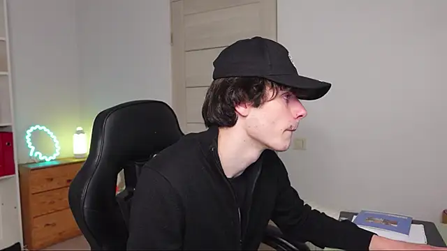 Daniel Shawnn online show from February 22, 6:09 pm