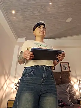 kat paradise online show from April 22, 11:39 am