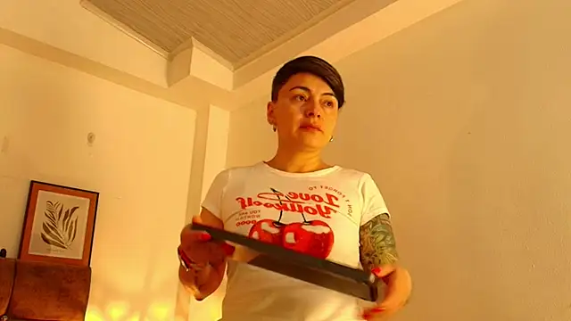 kat paradise online show from April 8, 11:44 am