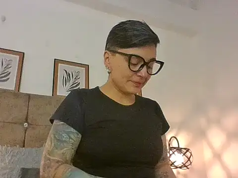 kat paradise online show from February 10, 11:53 am