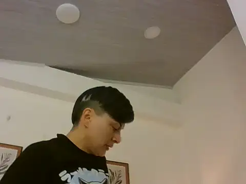 kat paradise online show from February 8, 11:30 am