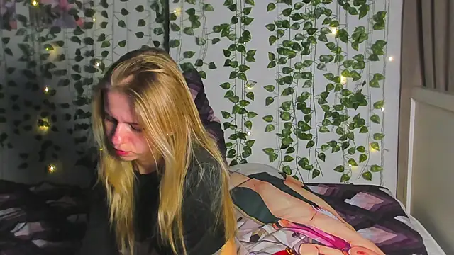 Cute Madam online show from January 6, 11:20 pm