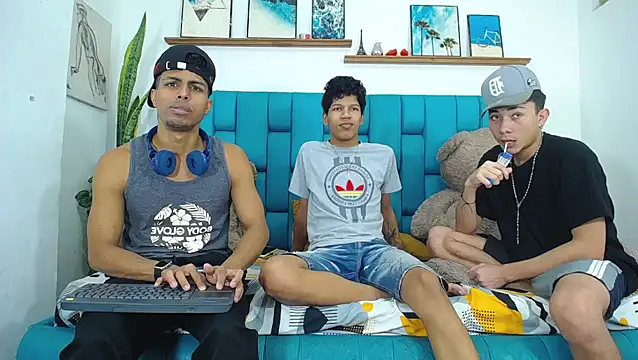 Interracial Snow Bunny online show from March 20, 7:15 pm