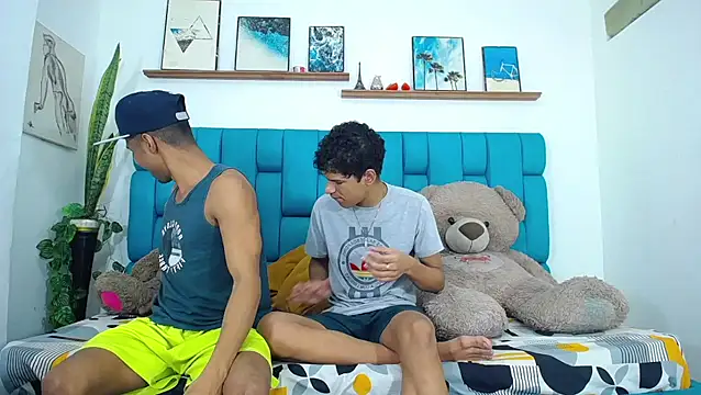 Interracial Snow Bunny online show from March 21, 7:07 pm