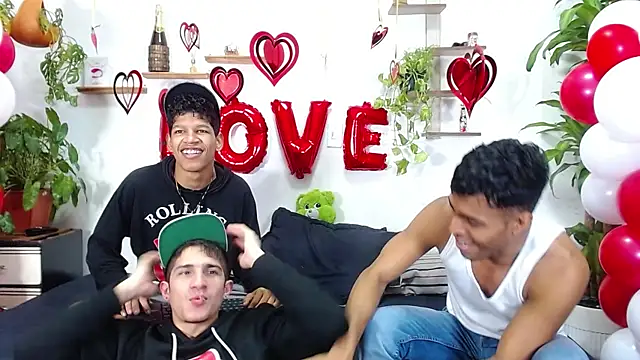 Interracial Snow Bunny online show from February 15, 7:02 pm