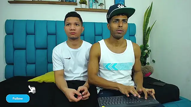 Interracial Snow Bunny online show from April 14, 9:20 pm