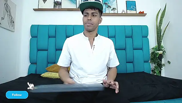 Interracial Snow Bunny online show from April 11, 9:18 pm