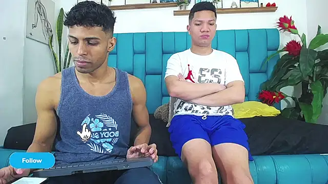 Interracial Snow Bunny online show from May 29, 9:10 pm