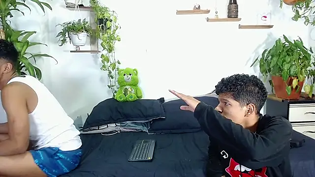 Interracial Snow Bunny online show from February 12, 11:15 pm