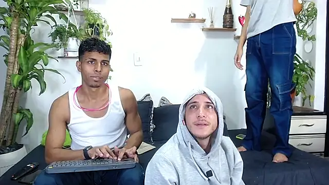 Interracial Snow Bunny online show from February 13, 11:16 pm