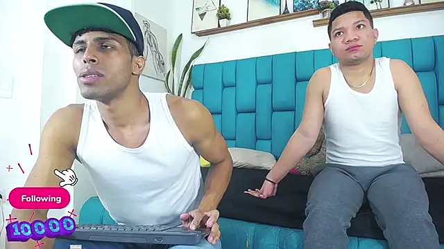 Interracial Snow Bunny online show from May 25, 9:13 pm