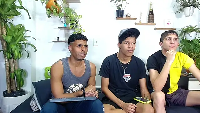 Interracial Snow Bunny online show from February 20, 9:17 pm