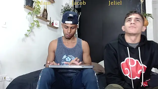 Interracial Snow Bunny online show from January 5, 10:35 pm