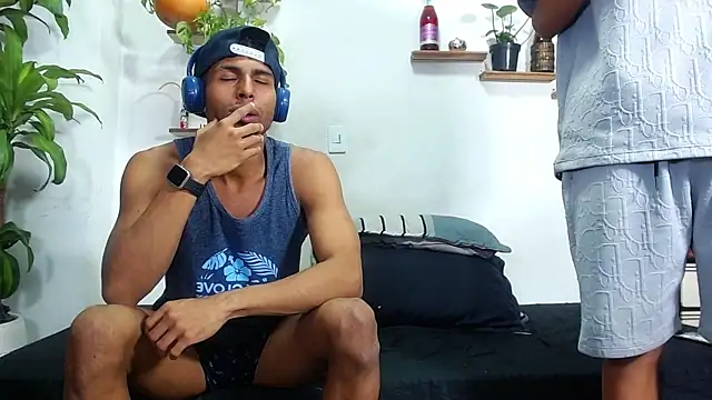 Interracial Snow Bunny online show from March 5, 11:10 pm