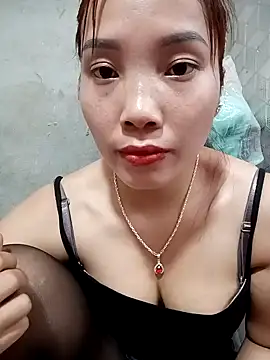 yeutinh00 online show from March 1, 9:42 am