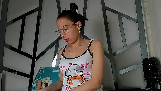 Lunahot68 online show from April 25, 2:47 am