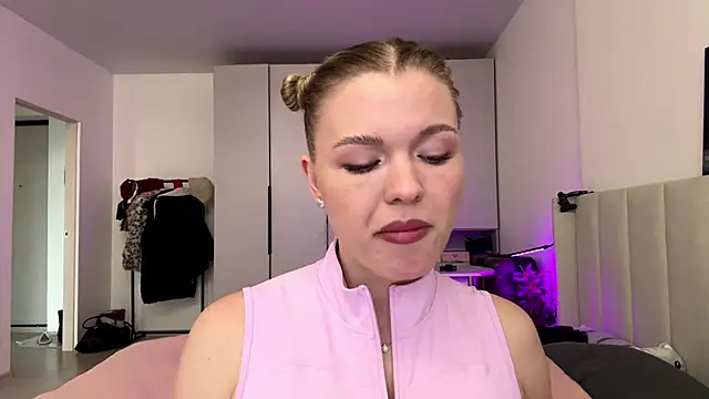 Snapshot of Missfit_ chatting on January 14, 8:07 am Missfit online show from January 14, 8:07 am