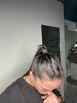 donatella07 online show from April 24, 12:12 am