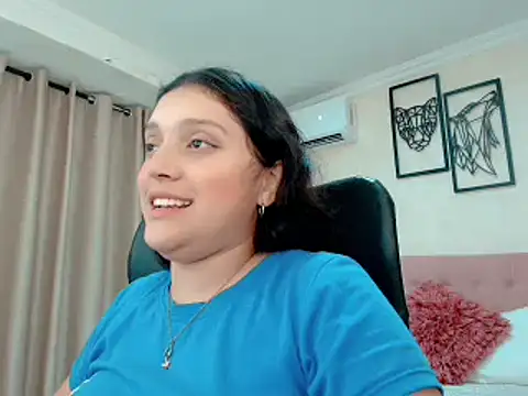 littlemolly walcott online show from March 18, 12:25 am