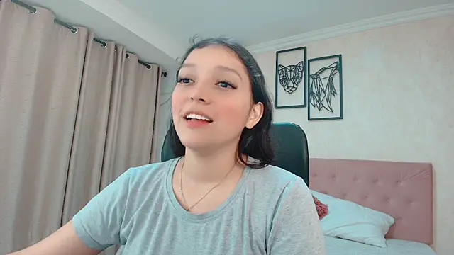 littlemolly walcott online show from May 12, 1:24 am