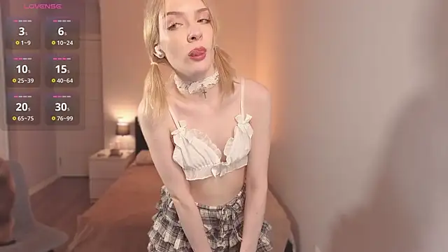 lily moony online show from May 9, 11:30 pm